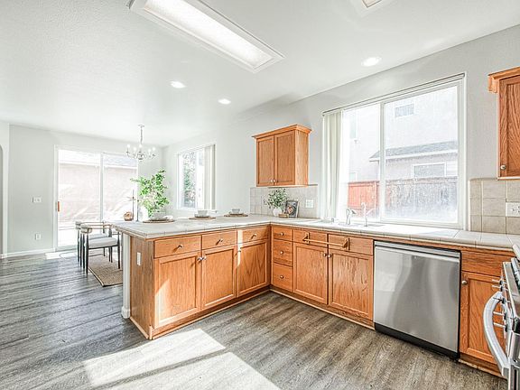 4th image of 754 W Riviera Ln