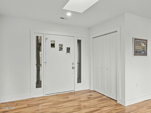 5th image of 136 Oakleaf Drive