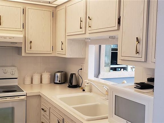 2nd image of 3405 NW 48th Ave APT 607