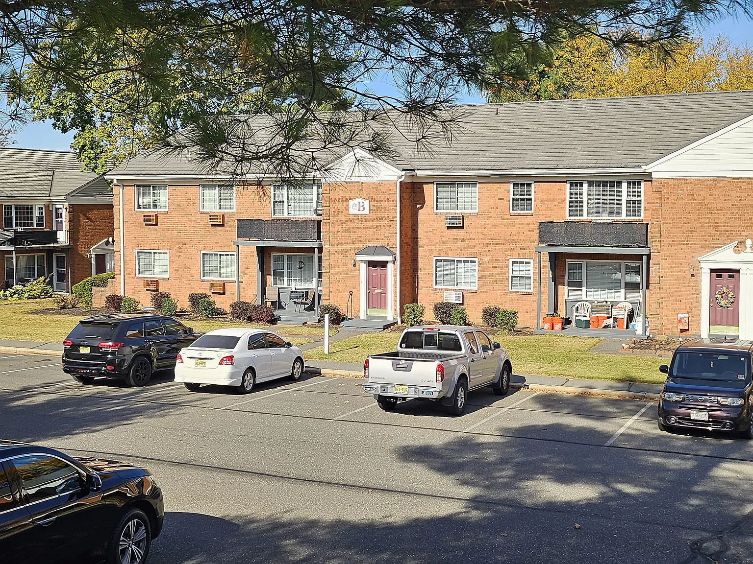 Dover Manor Apartments — Photo 2