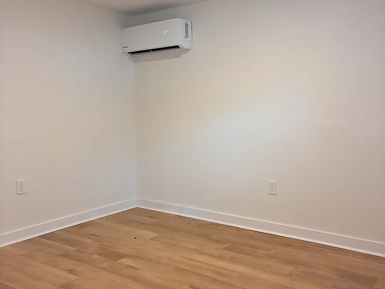 844 Tyler St #1 — Photo 4