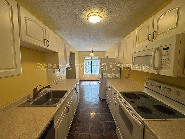 95 Woodsedge Dr #3C — Photo 5