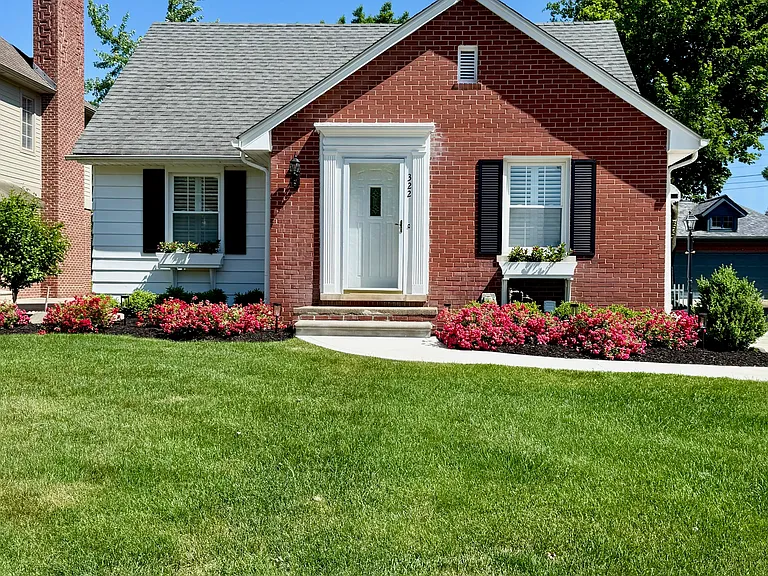 322 Glendale Ct — Photo 2
