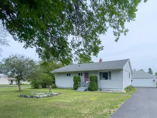 11 Ives Rd, Silver Bay, MN 55614