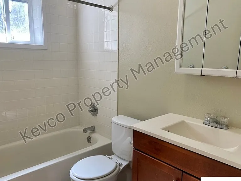 1812 Pecan St — Photo 17