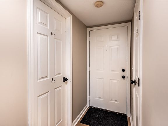 3rd image of 4220 Endeavor Dr Unit 101