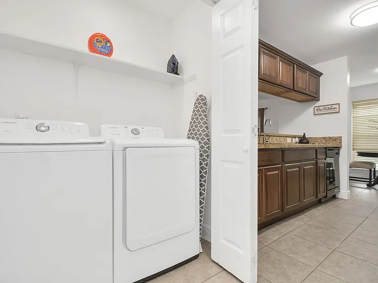 7830 Pardee St — Photo 14