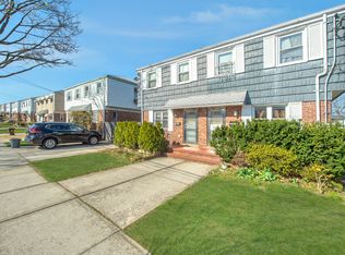5716 156th St, Flushing, NY 11355