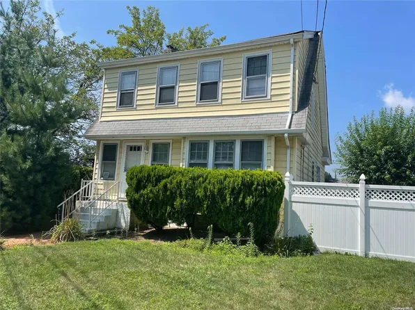529 Ocean Avenue, Massapequa, NY 11758