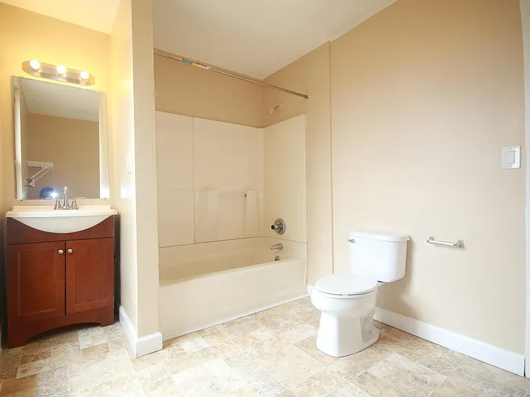 33 Harvard St #3 — Photo 3
