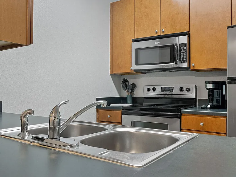 Texan Pearl Best Value in West Campus — Photo 10