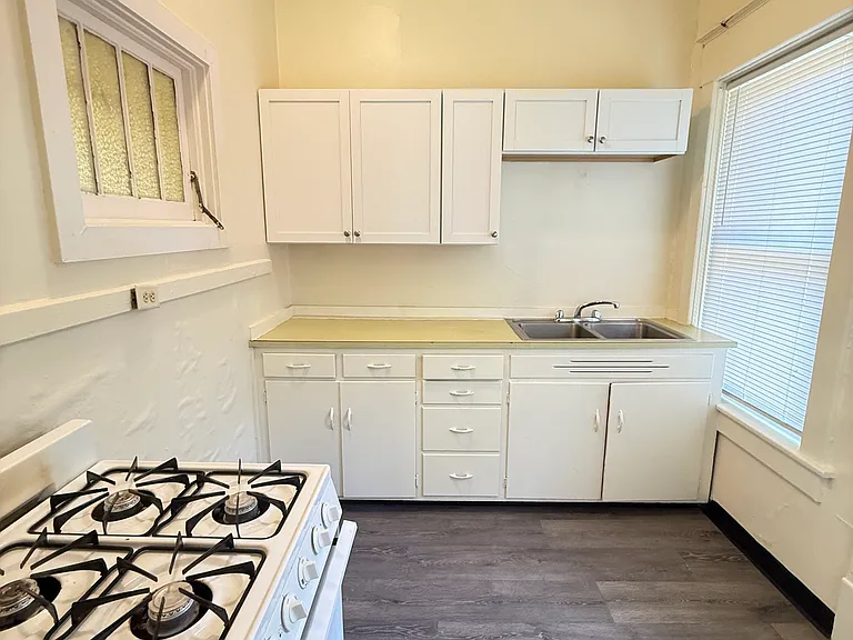1104 D St #4 — Photo 9