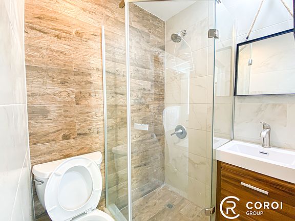 4th image of 509 Van Buren St #4F