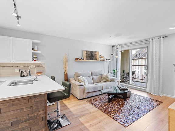 3rd image of 29 Songhees Rd #416