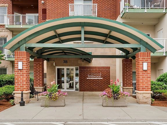 5th image of 38 Village Rd APT 614