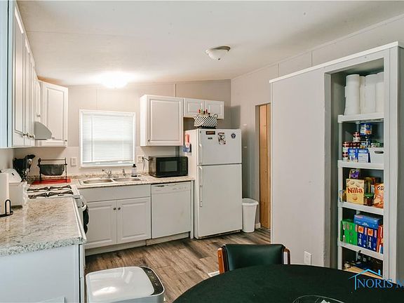5th image of 1454 Dixon Dr