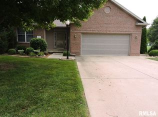 2808 Addison Ct, Pekin, IL 61554