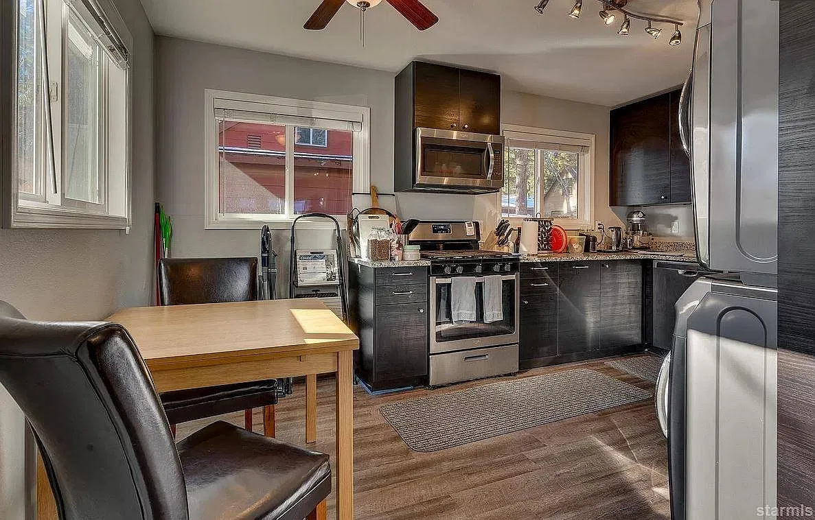 2 bed, 832 sqft, $2,350 — Photo 4