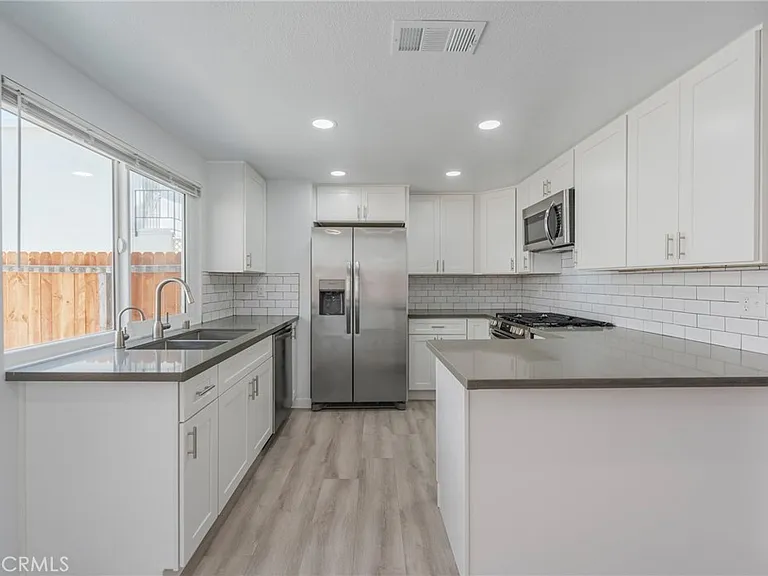10062 Ellis Ave — Photo 6