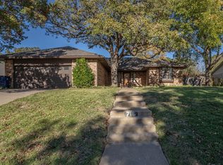716 Patty B Ln, Burleson, TX 76028