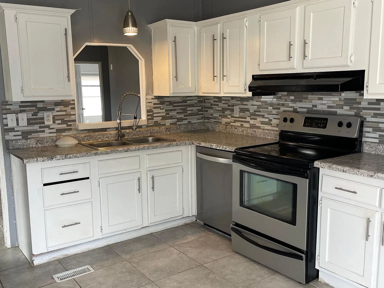 3 bed, 1248 sqft, $1,100 — Photo 4