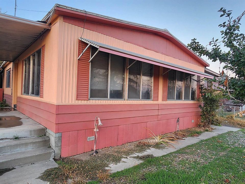 2nd image of 1305 Sandy Ln