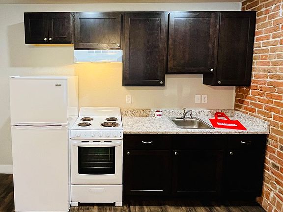 3rd image of 1559 Vine St APT 4