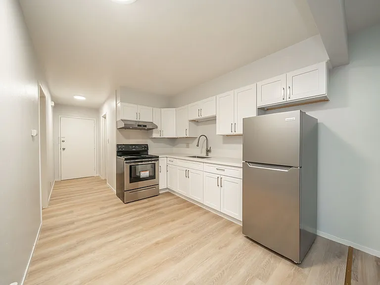650 Vernon Street — Photo 4
