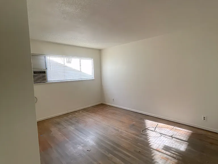 340 Cindy Ct — Photo 16
