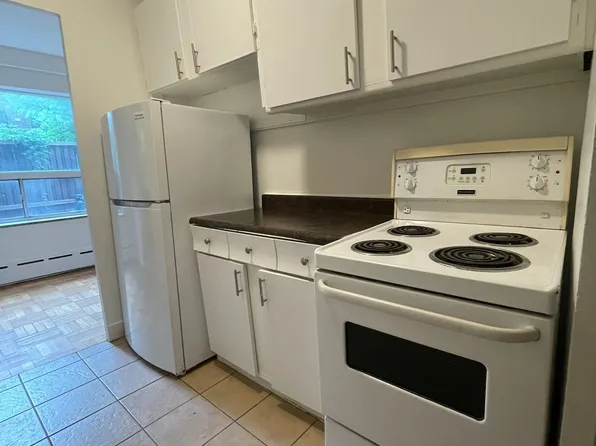 325A James St S, Hamilton, ON