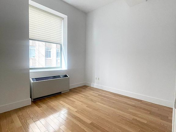 4th image of 99 John St APT 810