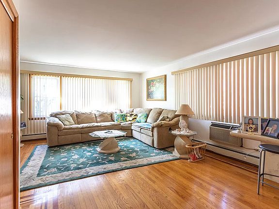 2nd image of 5550 W Sunnyside Ave APT 1