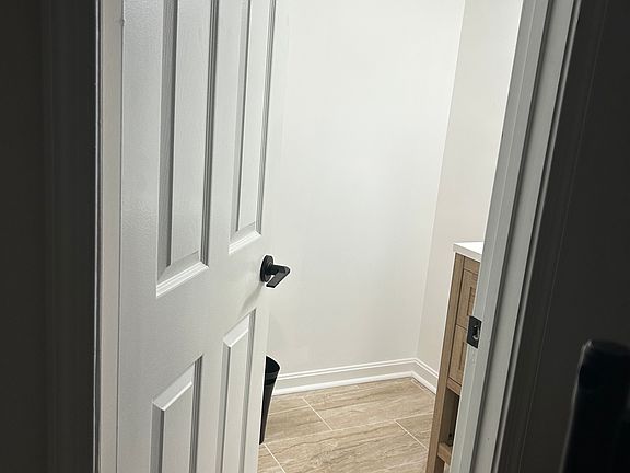 4th image of 4102 Hampstead Ln