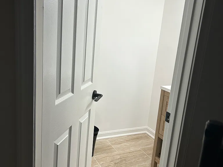 4102 Hampstead Ln — Photo 4