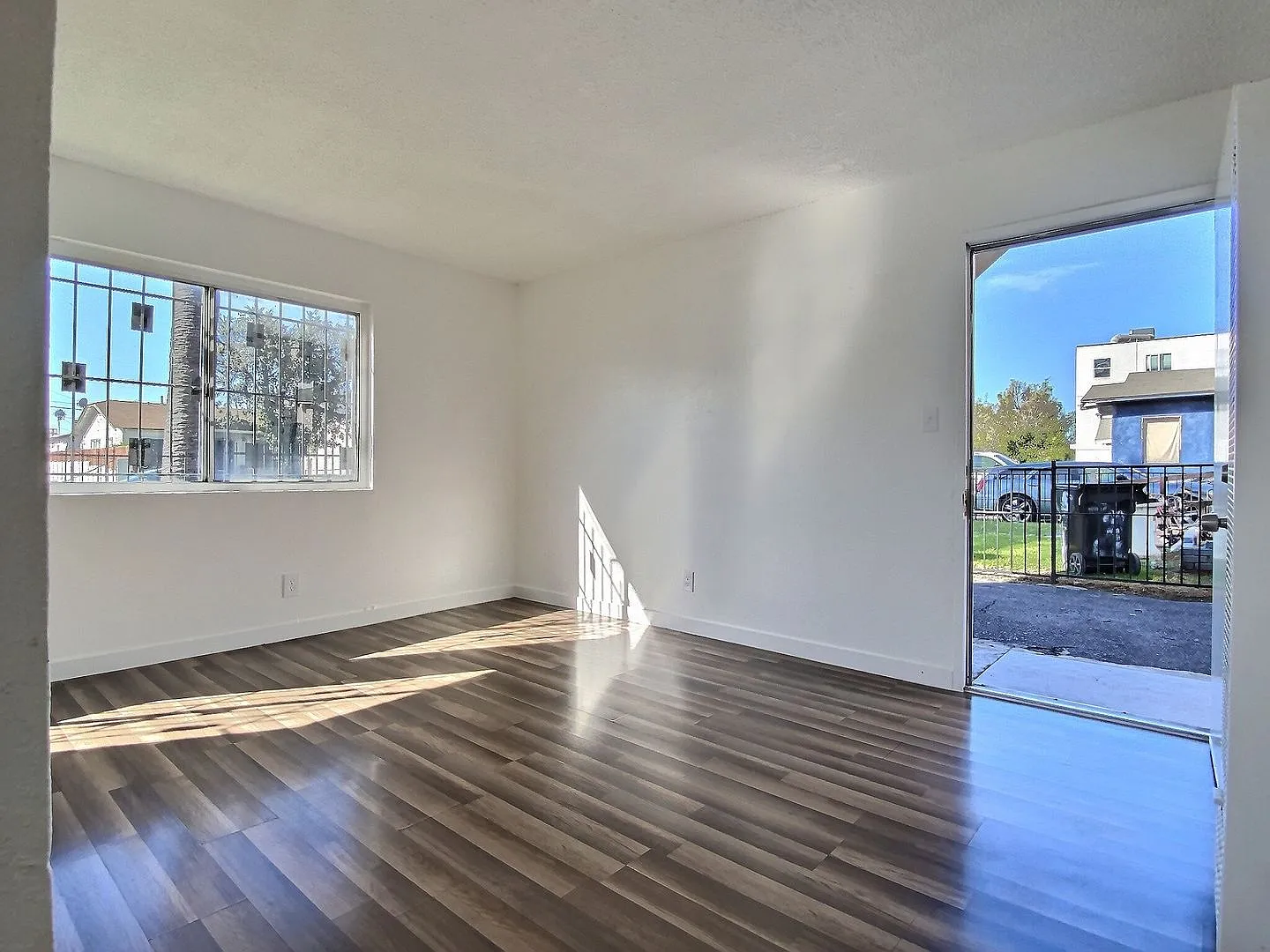 2 bed, 750 sqft, $2,400 — Photo 3