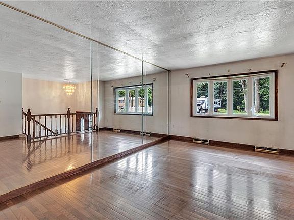 2nd image of 308 Highland Dr