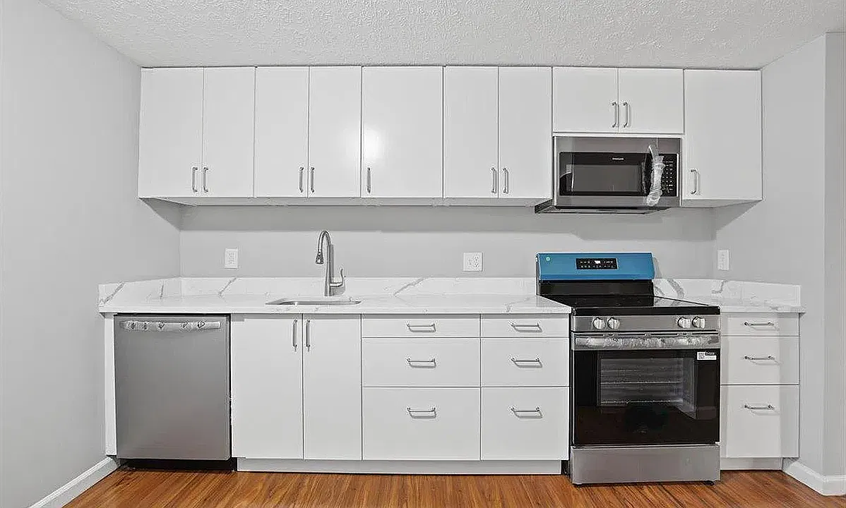 1 bed, 1.0 bath, 1300 sqft, $1,300 — Photo 4