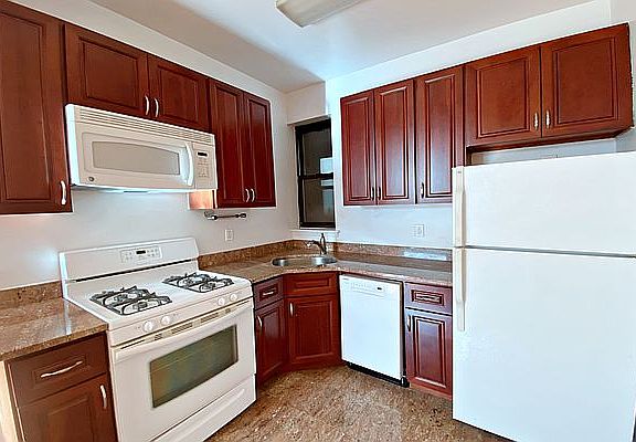 4th image of 18 W 69th St APT 3B