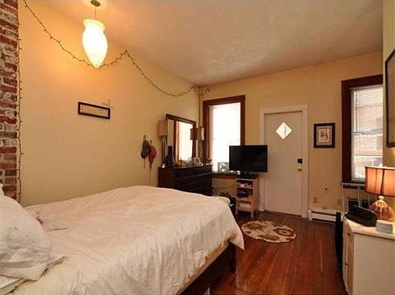 4th image of 33 Charter St APT 1