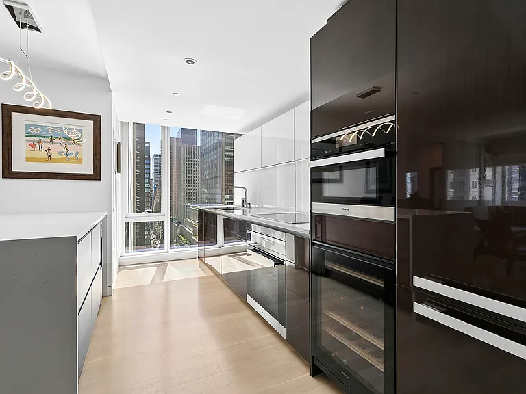 135 W 52nd St #25D — Photo 5
