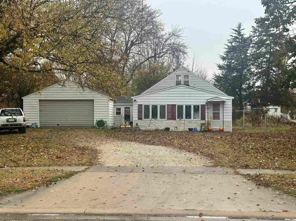 135 Young St, Jesup, IA 50648