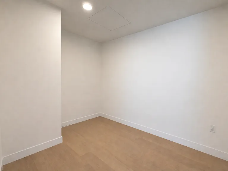 480 Kent Ave #Penthouse 1F — Photo 8