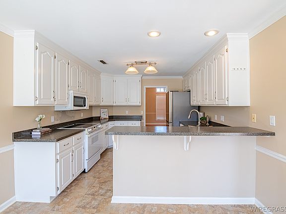 3rd image of 98 Southern Dr