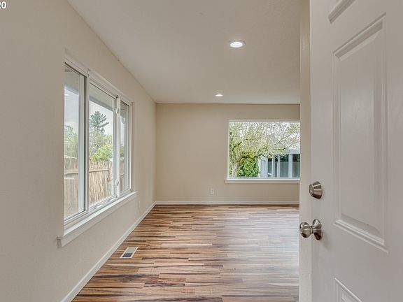 4th image of 4006 E 15th St