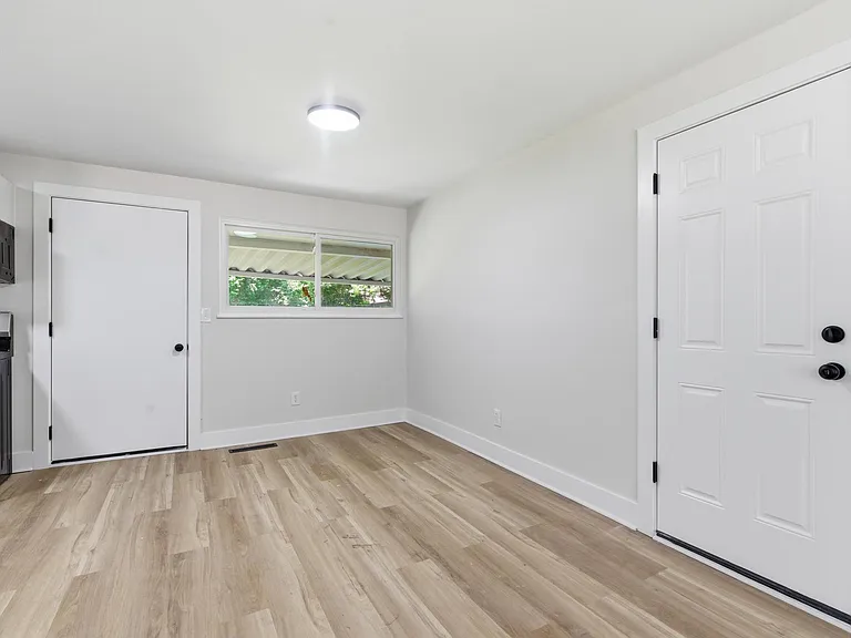 4731 Powell Rd — Photo 22
