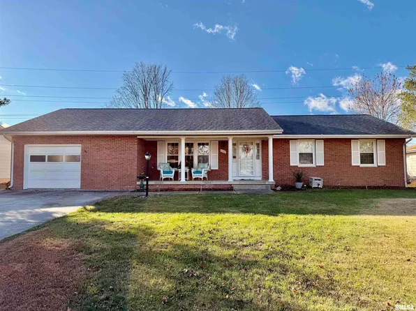 540 Meadowbrook Ln, Centralia, IL 62801