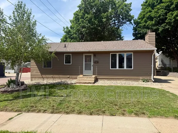 2004 W 33rd St, Sioux Falls, SD 57105