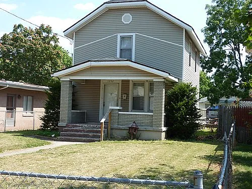 East Ave, Hamilton — Photo 1