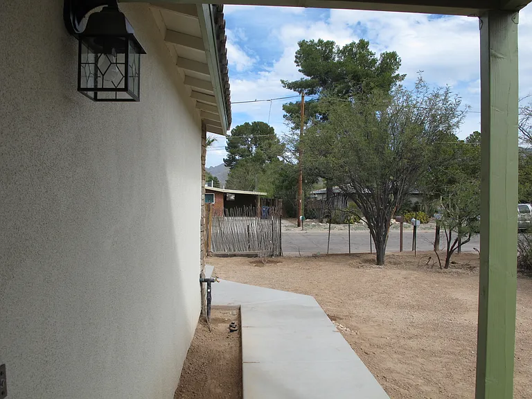 2524 E Lind Rd — Photo 32