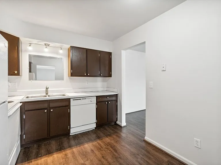 Country Club Park Apartments (320 S. Drake LLC) — Photo 4